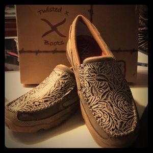 Brand New Women’s Nude/Bomber Twisted X Shoes